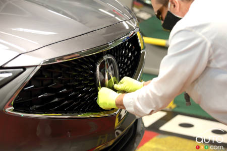 An 2022 Acura MDX getting its badge